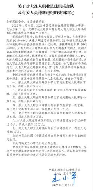 蟹堡王邻接本店的二号店行将开张了！海绵宝宝满心等候，觉得分店司理一职非本身莫属，但是蟹老板却以他不敷成熟为来由，将分店交给章鱼哥打理。同时看着蟹堡王做年夜的痞老板再出毒计，他偷走了海王星国王的王冠，并移祸蟹老板，震怒的海王星要正法蟹老板，但为了拿回王冠，给虔诚的海绵宝宝和派年夜星六天时候，让他们往无人可以或许生还的贝壳城取回王冠。而痞老板得逞后偷走了蟹老板的蟹黄堡配方，生意敏捷年夜热，他乘隙把可以或许把持思惟的头盔赠予给顾客们，要经由过程节制海洋生物称霸世界。另外一面，海绵宝宝和派年夜星踏上了无厘头又凶恶万分的寻冠之路，前